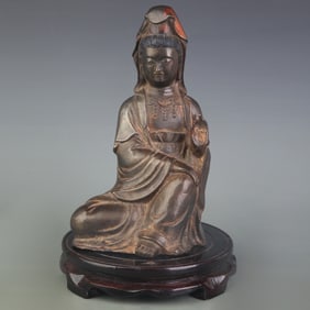 A FINE BRONZE SEATED GUANYIN STATUE