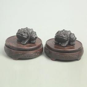 PAIR OF BOXWOOD MADE GOLDEN TOAD FIGURE