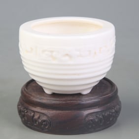 A FINE DEHUA WHITE PORCELAIN SMALL BOWL
