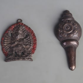 TIBETAN BUDDHIST CONCH AND BUDDHA STATUE