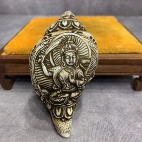 A FINELY CARVED TIBETAN BUDDHISM CONCH