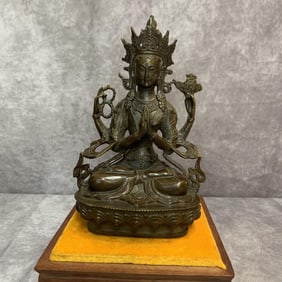A FINELY CARVED TIBETAN VAJRASATTVA BUDDHA