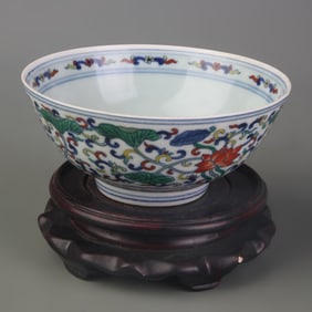 DOUCAI FLORAL PATTERN PORCELAIN BOWL