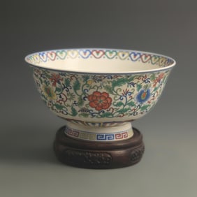 A FINE FAMILLE-ROSE FLOWER PATTERN PORCELAIN BOWL