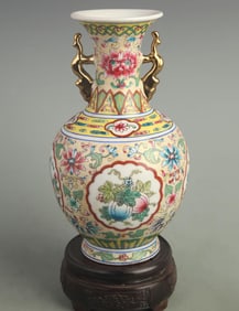 A FINE ENAMEL COLOR DOUBLE HANDLED FLORAL PORCELAIN VASE