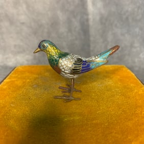 A SMALL CLOISONNE ENAMEL BIRD