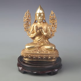 A FINE BRONZE STATUE OF JE TSONGKHAPA