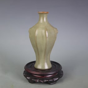 EEL-YELLOW GLAZED PORCELAIN VASE