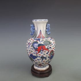 FAMILLE VERTE ANIMAL PATTERN PORCELAIN VASE