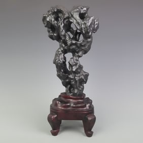 A FINE TAI HU STONE DISPLAY PIECE WITH BASE