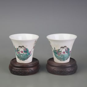 PAIR OF FAMILLE ROSE FIGURE PATTERN PORCELAIN TEACUPS