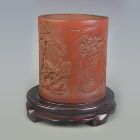A FINE BAMBOO CARVED BRUSH HOLDER