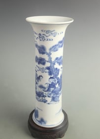 BLUE AND WHITE FIGURATIVE PATTERN FLOWER VASE FLORAL MOTIF