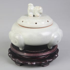 A FINE RU KILN THREE FOOT PORCELAIN INCENSE BURNER