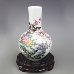 FAMILLE ROSE FLOWER AND BIRD PATTERN CELESTIAL GLOBE STYLE VASE