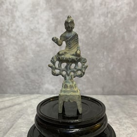 A SMALL FINE BRONZE TIBETAN BUDDHA STATUE