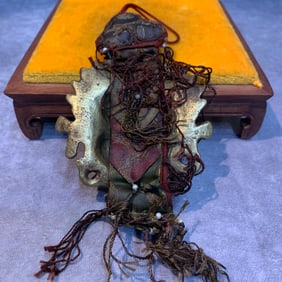 A FINE TIBETAN BUDDHIST INSTRUMENTS PENDANT