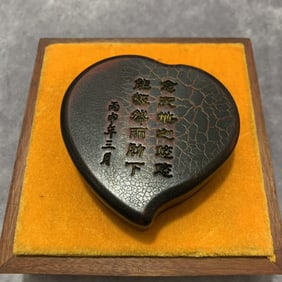 A FINE HEART-SHAPED INKSTONE WITH WOODEN BOX