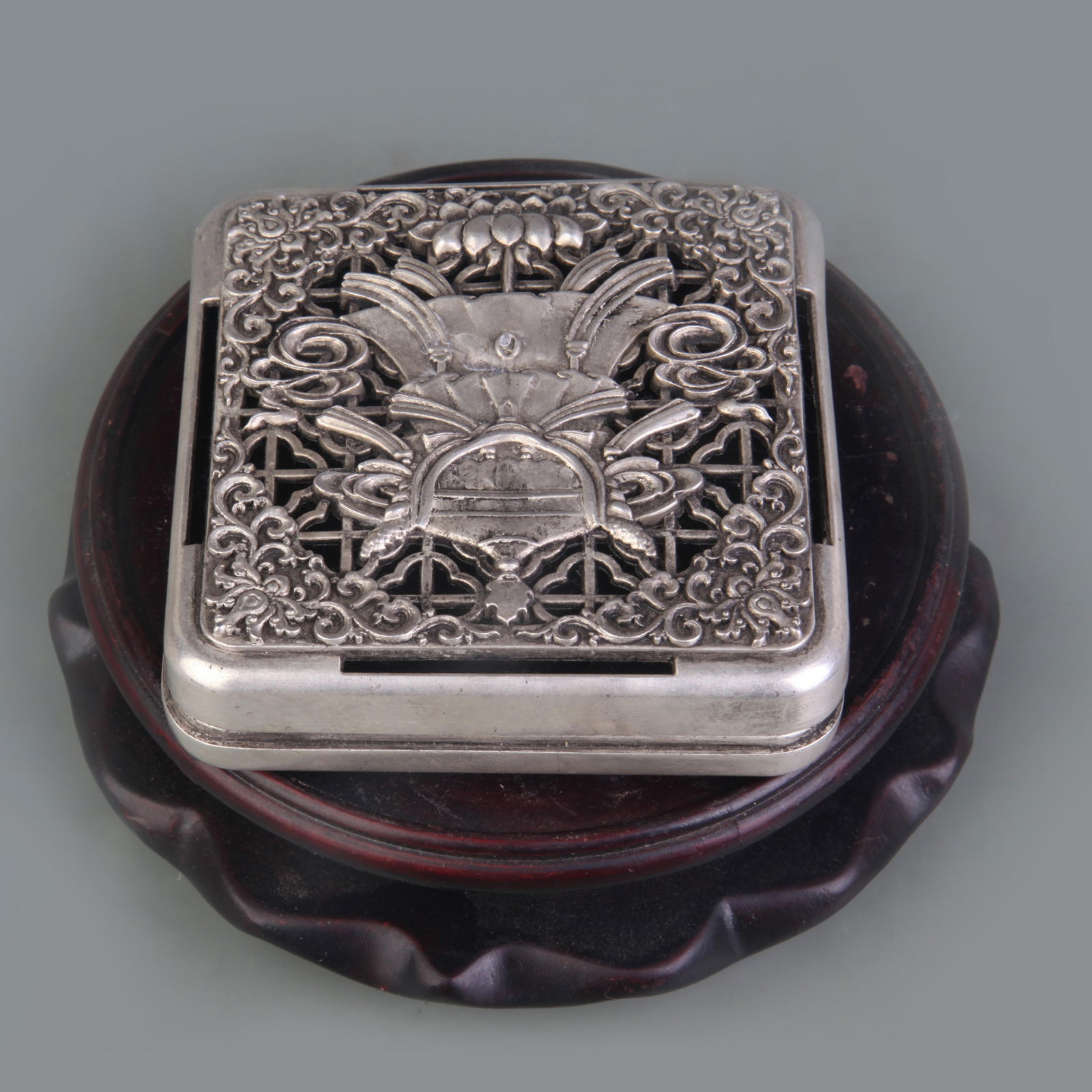 A FINE CARVED WHITE BRONZE INKBOX (1 of 4)