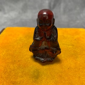 REPUBLIC PERIOD AMBER "CHILD WORSHIPPING BUDDHA" PENDANT