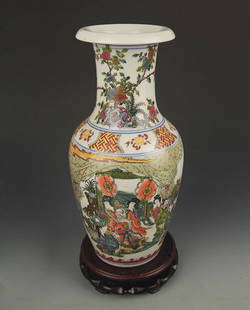 A FINE FAMILLE VERTE CHARACTER PATTERN PORCELAIN VASE: Qing Dynasty; High: 17.5 inch Diameter: 5.0 inch