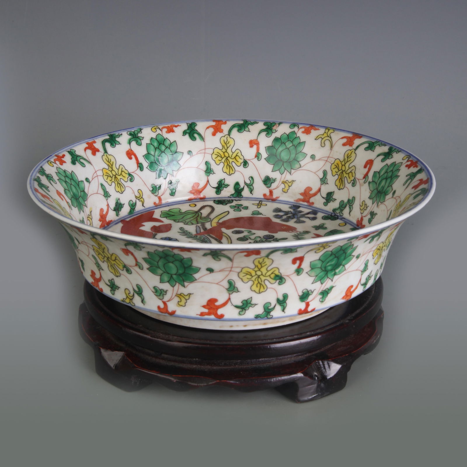 WUCAI PLATE WITH FISH AND ALGAE PATTERNS (1 of 5)