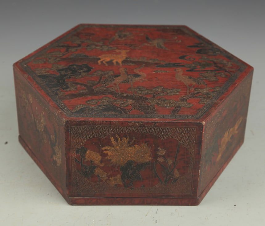 A GILT LACQUER FLOWER PAINTED HEXAGONAL BOX (1 of 5)