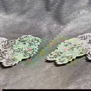 REPUBLIC OF CHINA FAMILLE ROSE FLORAL PALETTE PLATE: Republic Period; High; 0.6 inch; Diameter: 5.1 inch