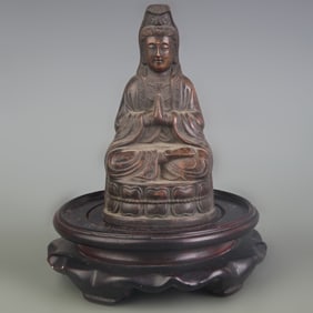 A SMALL BRONZE SEATED GUANYIN STATUE