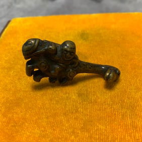 MING DYNASTY BRONZE BELT HOOK WITH SEAL