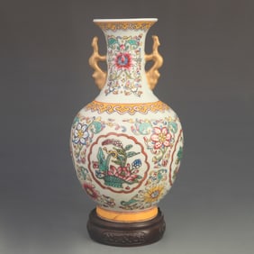 FAMILLE ROSE FLOWER HUNDRED BUTTERFLIES PATTERN TWIN-EARED VASE