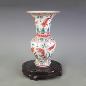 FAMILLE ROSE BIRD AND ALGAE FLOWER PATTERY PORCELAIN VASE