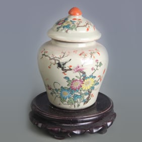 SMALL FAMILLE ROSE JAR WITH BIRD-AND-FLOWER MOTIFS