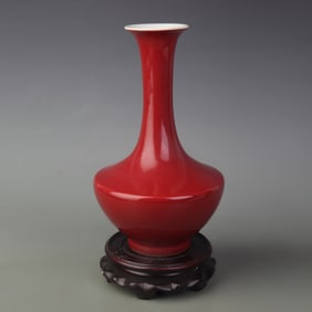 RED COLOR GLAZED YU HU CHUN STYLE PORCELAIN VASE