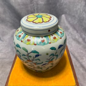 FAMILLE ROSE FLOWER CHARACTER PATTERN PORCELAIN JAR WITH LID