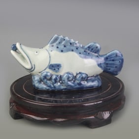 A FINE SCHOLAR’S ITEM – PORCELAIN BRUSH RACK