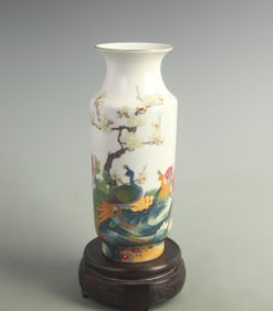 FAMILLE ROSE GROUND PEACOCK PATTERN CYLINDER STYLE PORCELAIN VASE