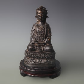 A FINE BRONZE SEATED GUANYIN STATUE