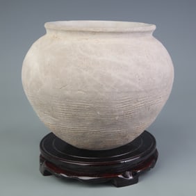 AN ROUND ANTIQUES CERAMIC JAR