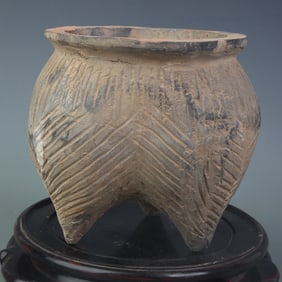 AN ANTIQUE CERAMIC TRIPOD VESSEL