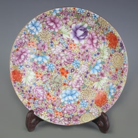 A FINE FAMILLE ROSE FLORAL PATTERN PORCELAIN PLATE