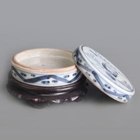 MING DYNASTY BLUE AND WHITE PORCELAIN INK BOX