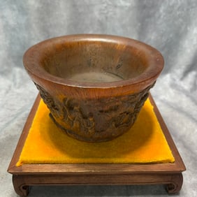 QIAN LONG PERIOD MARKED COW HORN CARVING BOWL WITH FIGURES