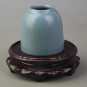 A SMALL LIGHT BLUE GLAZE PORCELAIN WATER POT