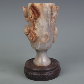 A FINELY CARVED AGATE MADE CUP