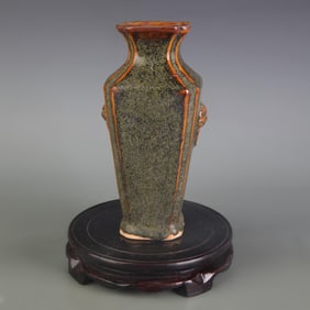 EEL-YELLOW GLAZED SQUARE VASE WITH BEAST EAR HANDLES