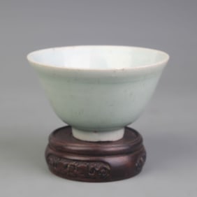 A FINE SKY BLUE GLAZED SMALL PORCELAIN BOWL
