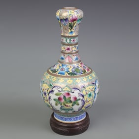 FAMILLE ROSE GARLIC-HEAD PORCELAIN VASE WITH OPEN PANELS
