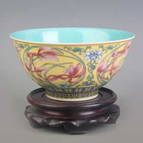 FAMILLE ROSE YELLOW GROUND FLORAL PATTERN PORCELAIN BOWL
