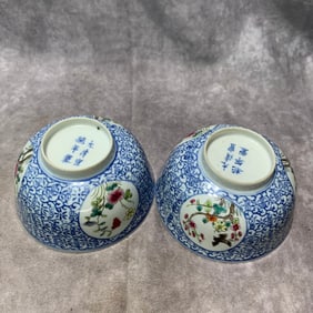 FAMILLE ROSE MEDALLION XUANTONG MARK SMALL BOWLS – 1 PAIR